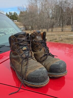 Distressed Men's Timberland Brown Leather Work Boots - Rugged Steel Toed Boots